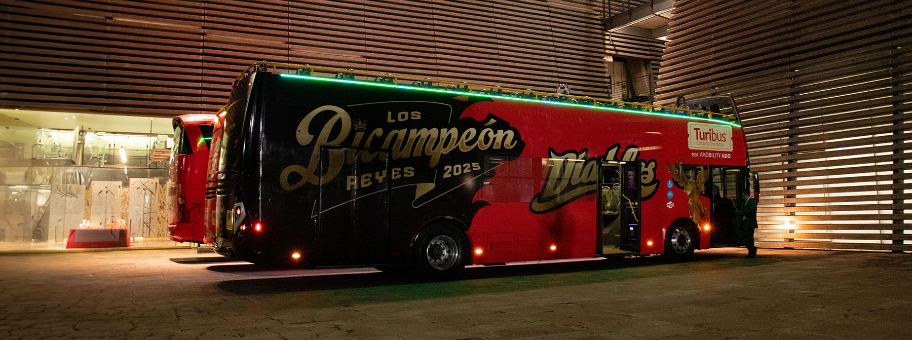 Publicidad móvil impresa en vinil adhesivo para camioneta
